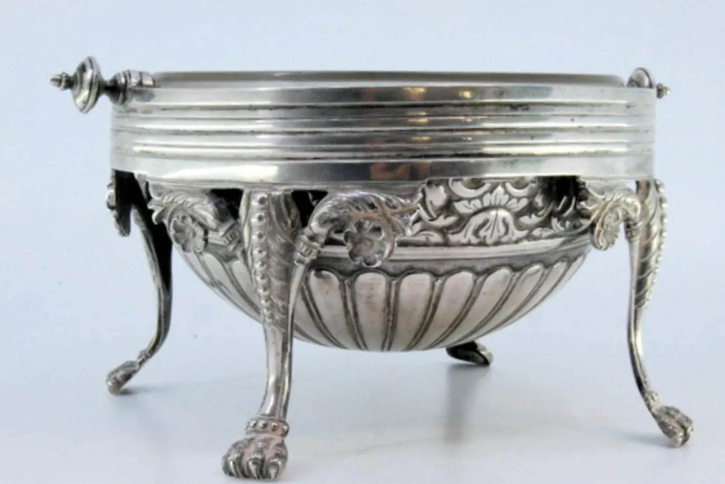 Butterdose in gummiertem Silber