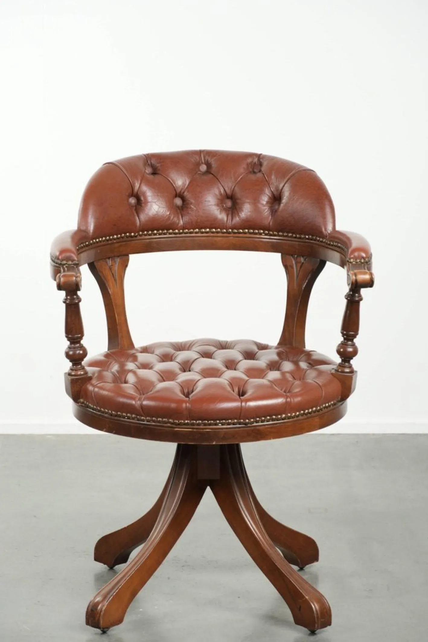 Chesterfield Bürostuhl aus Rindsleder