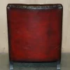 Chesterfield Suite Sessel & Sofa aus vollständig handgefärbtem Bordeaux-Leder, 3 . Set