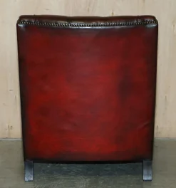 Chesterfield Suite Sessel & Sofa aus vollständig handgefärbtem Bordeaux-Leder, 3 . Set