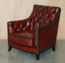 Chesterfield Suite Sessel & Sofa aus vollständig handgefärbtem Bordeaux-Leder, 3 . Set
