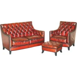 Chesterfield Suite Sessel & Sofa aus vollständig handgefärbtem Bordeaux-Leder, 3 . Set
