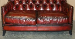 Chesterfield Suite Sessel & Sofa aus vollständig handgefärbtem Bordeaux-Leder, 3 . Set