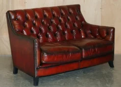 Chesterfield Suite Sessel & Sofa aus vollständig handgefärbtem Bordeaux-Leder, 3 . Set