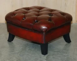 Chesterfield Suite Sessel & Sofa aus vollständig handgefärbtem Bordeaux-Leder, 3 . Set