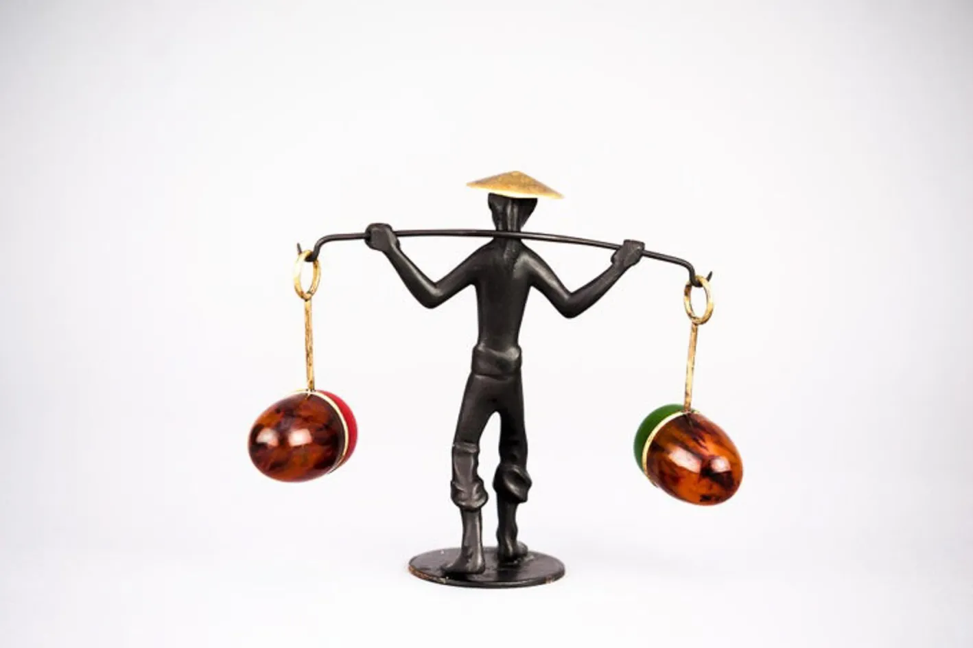 Chinesische Figur mit Salz- und Pfefferstreuer von Richard Rohac, 1950er