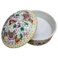 Chinesische Keksdose aus Porzellan mit Schmetterlingen, 1920er