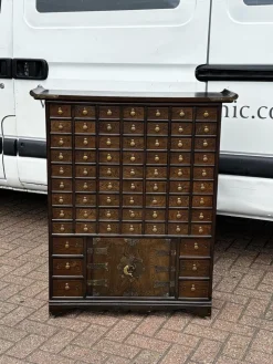 Chinesischer Apothekerschrank mit 69 Schubladen