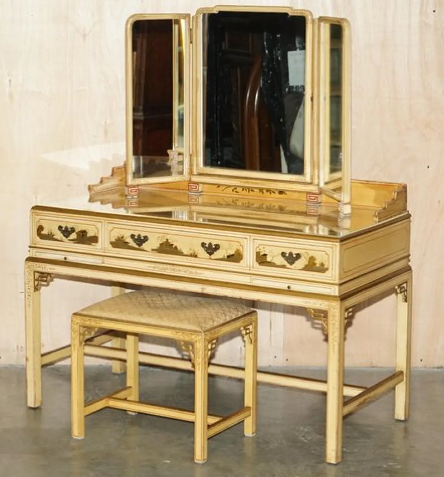 Chinesischer Chinoiserie Frisiertisch und Hocker aus Nussholz, 1920er, 2er Set