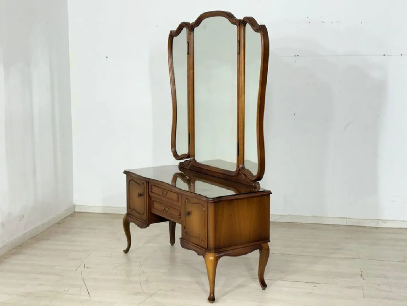 Chippendale Frisiertisch aus Holz