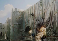 Christo und Jeanne-Claude, Wrapped Roman Wall Limited Edition 150, 1974, Fotolithographie