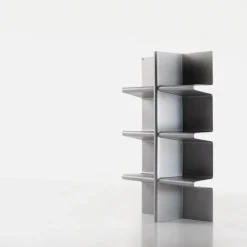 Cioccolata Bücherregal aus pulverbeschichtetem Aluminium von Altreforme