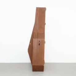 Contemporary Minimalist Inri Kontrabass Skulptur von Sandro, 2017
