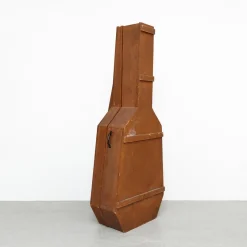 Contemporary Minimalist Inri Kontrabass Skulptur von Sandro, 2017