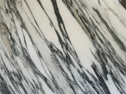 Couchtisch aus Calacatta Vagli Marmor mit schwarzem Stahlgestell, 2000