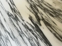 Couchtisch aus Calacatta Vagli Marmor mit schwarzem Stahlgestell, 2000