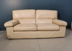 Cremefarbenes Ledersofa