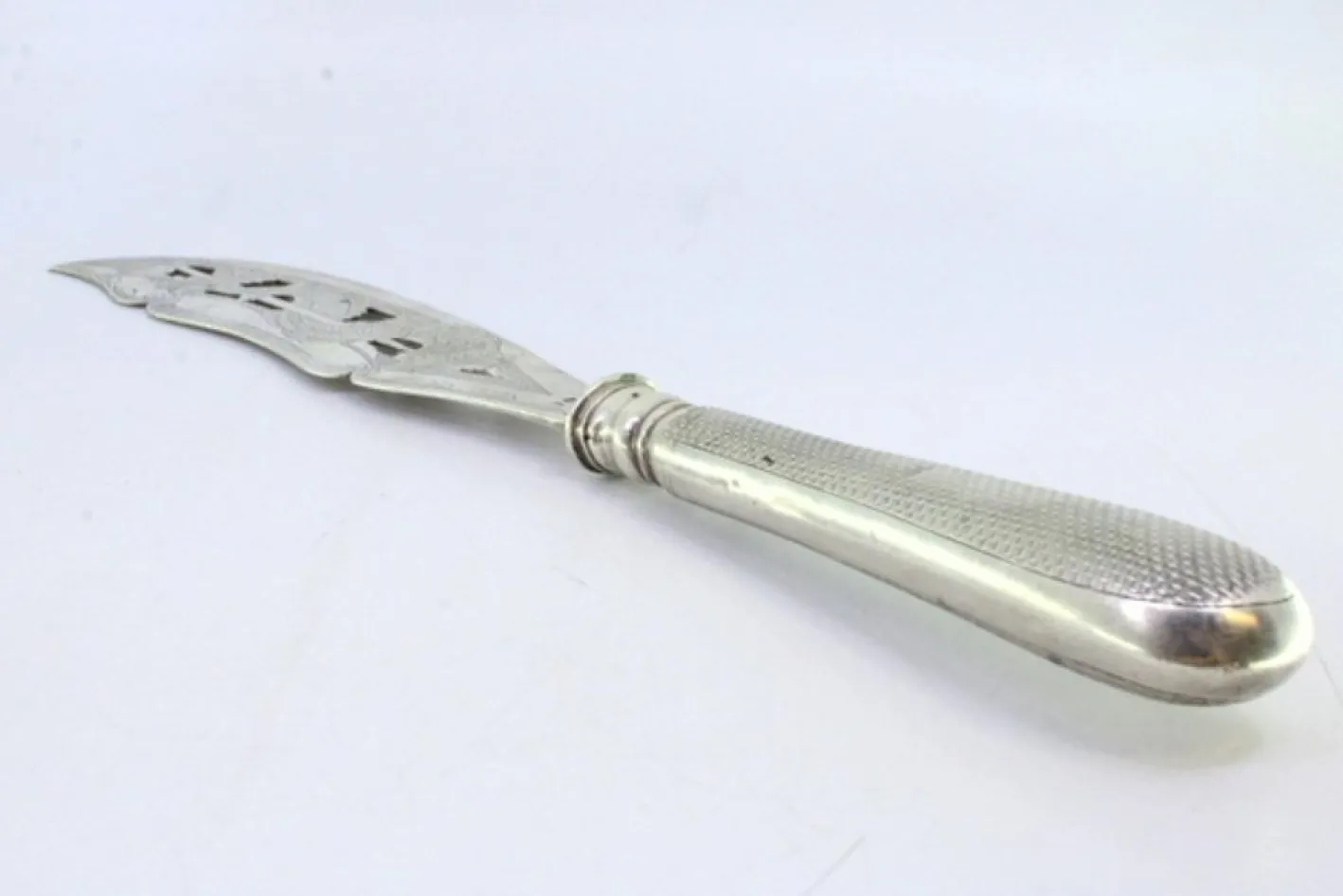 Cut-Out Silber Fischmesser