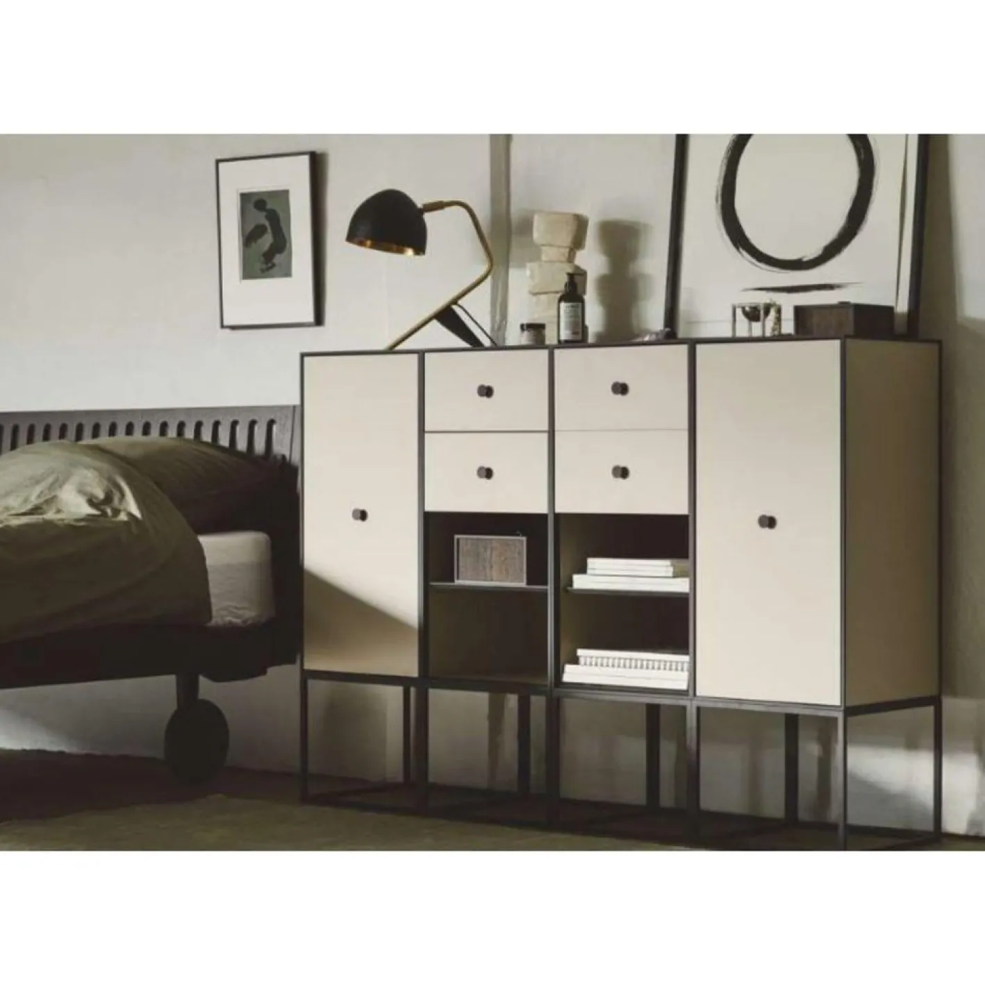 42 Dark Grey Frame View Box von Lassen