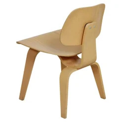 DCW Stuhl aus Geformter Eiche von Charles Eames für Vitra, 1990er