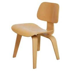 DCW Stuhl aus Geformter Eiche von Charles Eames für Vitra, 1990er