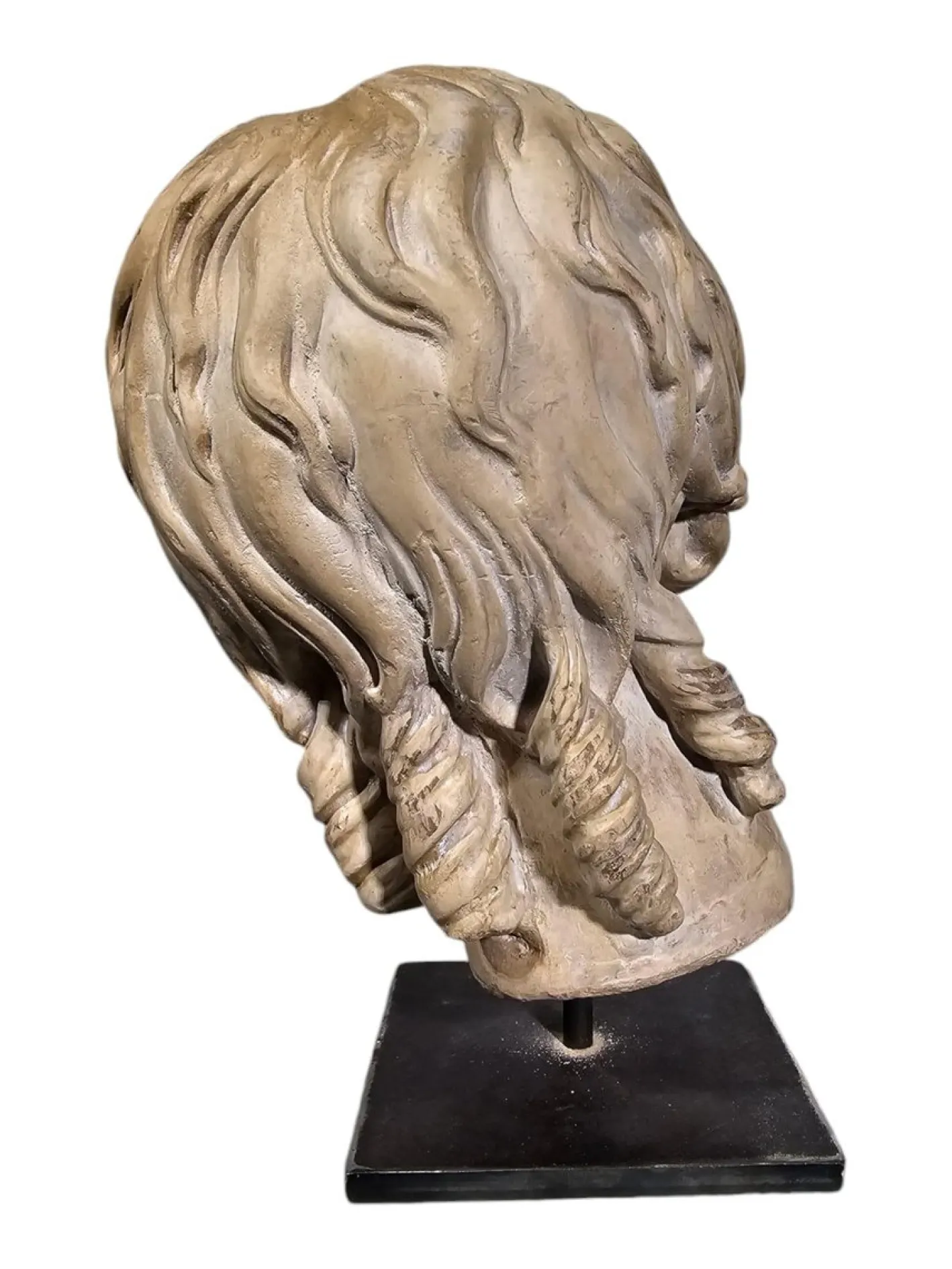 Dekorativer Apollokopf, 1950, Stein