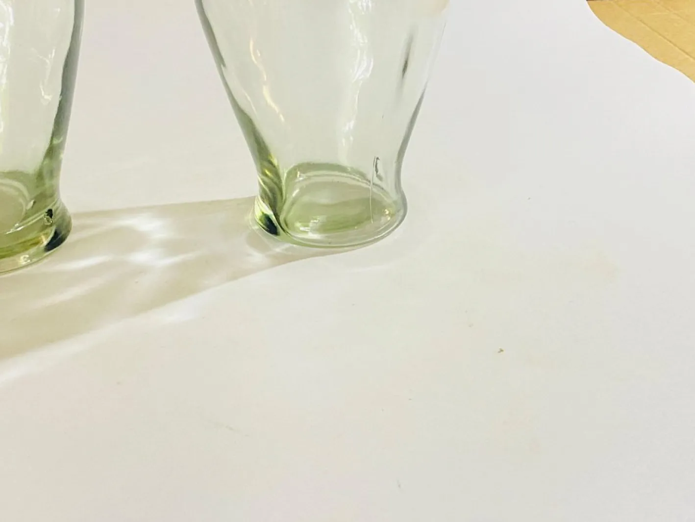 Dekorative Vintage Glasflaschen aus Glas, 1960er, 2er Set