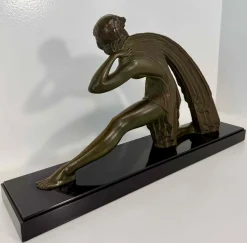 Demètre H. Chiparus, Art Deco Skulptur einer Frau mit Stoffbezug, 1928, Bronze auf Marmorsockel