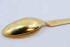 Dessertlöffel aus vergoldetem Silber mit Emaille-Weihnachtsmotiven