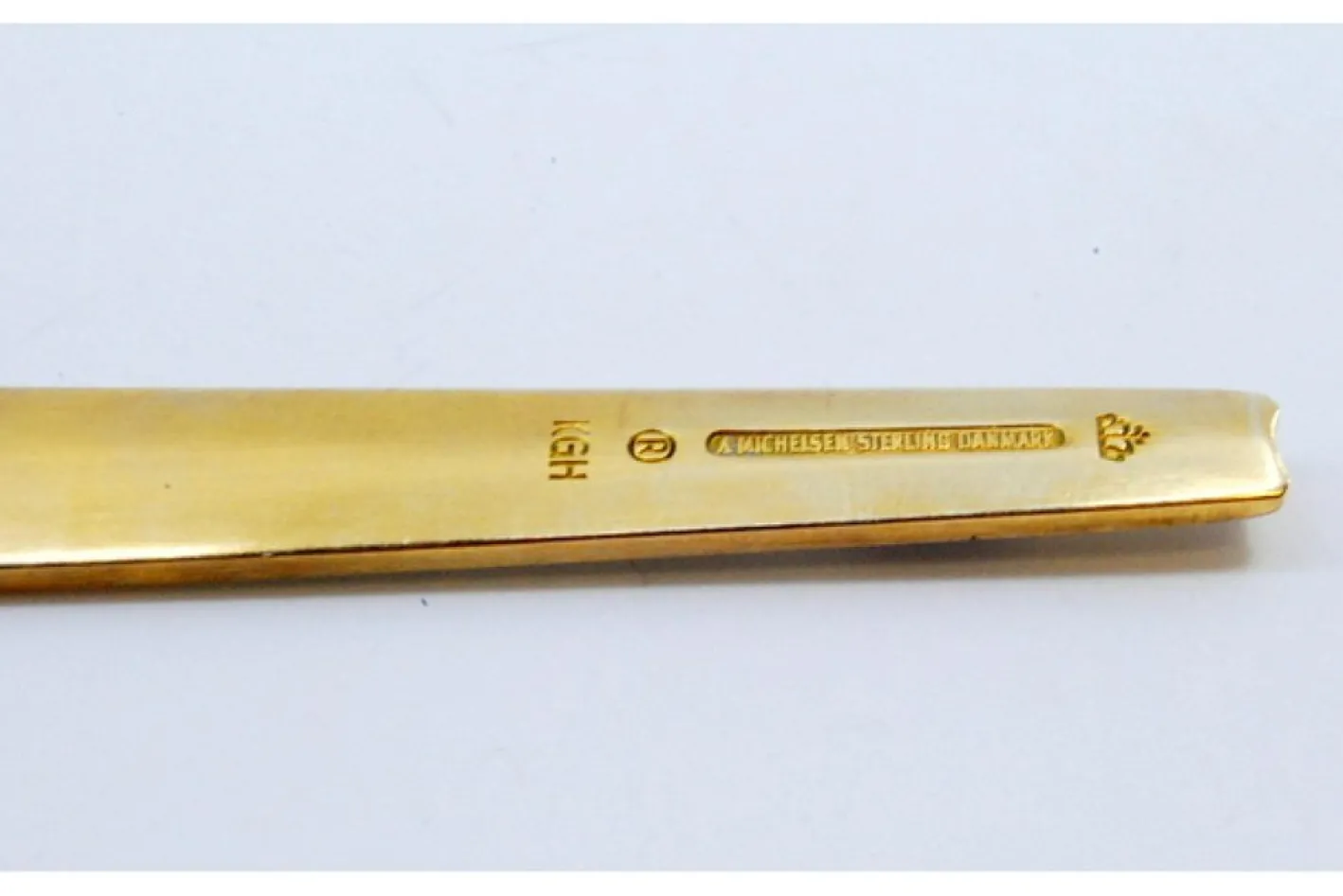Dessertlöffel aus vergoldetem Silber mit Emaille-Weihnachtsmotiven
