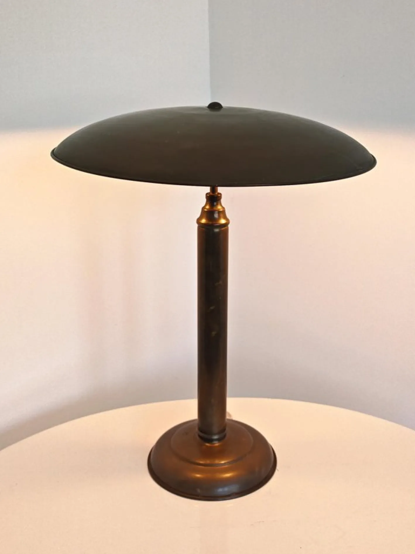 Deutsche Art Deco Gardist Tischlampe aus Messing, 1930er