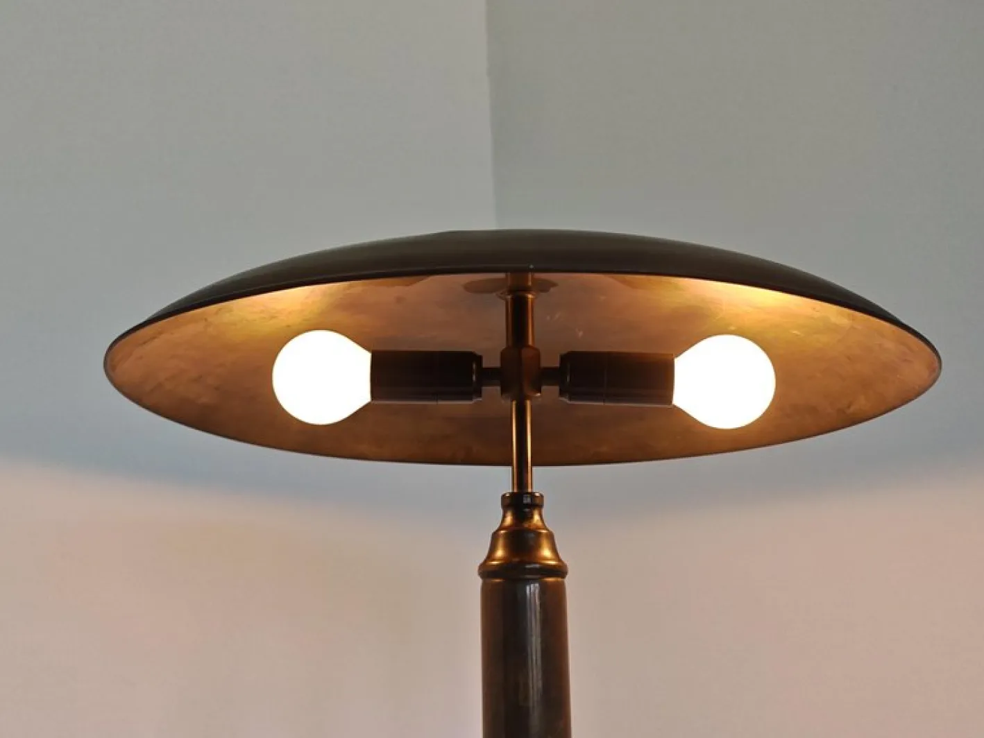Deutsche Art Deco Gardist Tischlampe aus Messing, 1930er