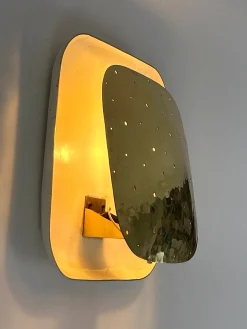 Deutsche Mid-Century Wandleuchte aus perforiertem Messing, 1960er