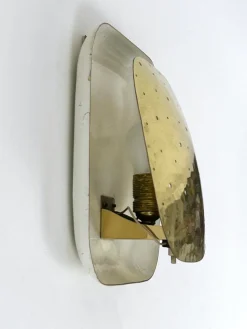 Deutsche Mid-Century Wandleuchte aus perforiertem Messing, 1960er