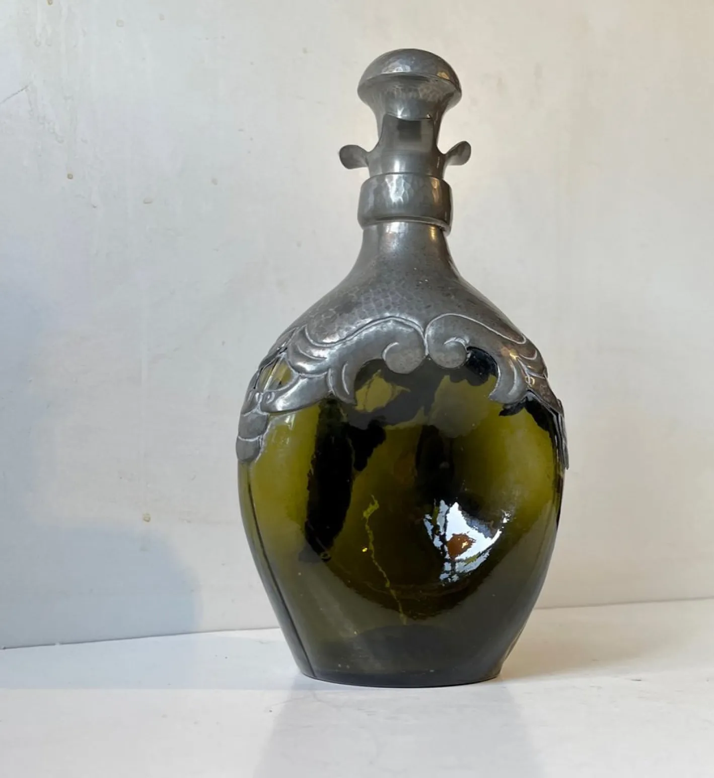 Dänische Karaffen aus Grünem Glas & Zinn, 1910er, 2er Set