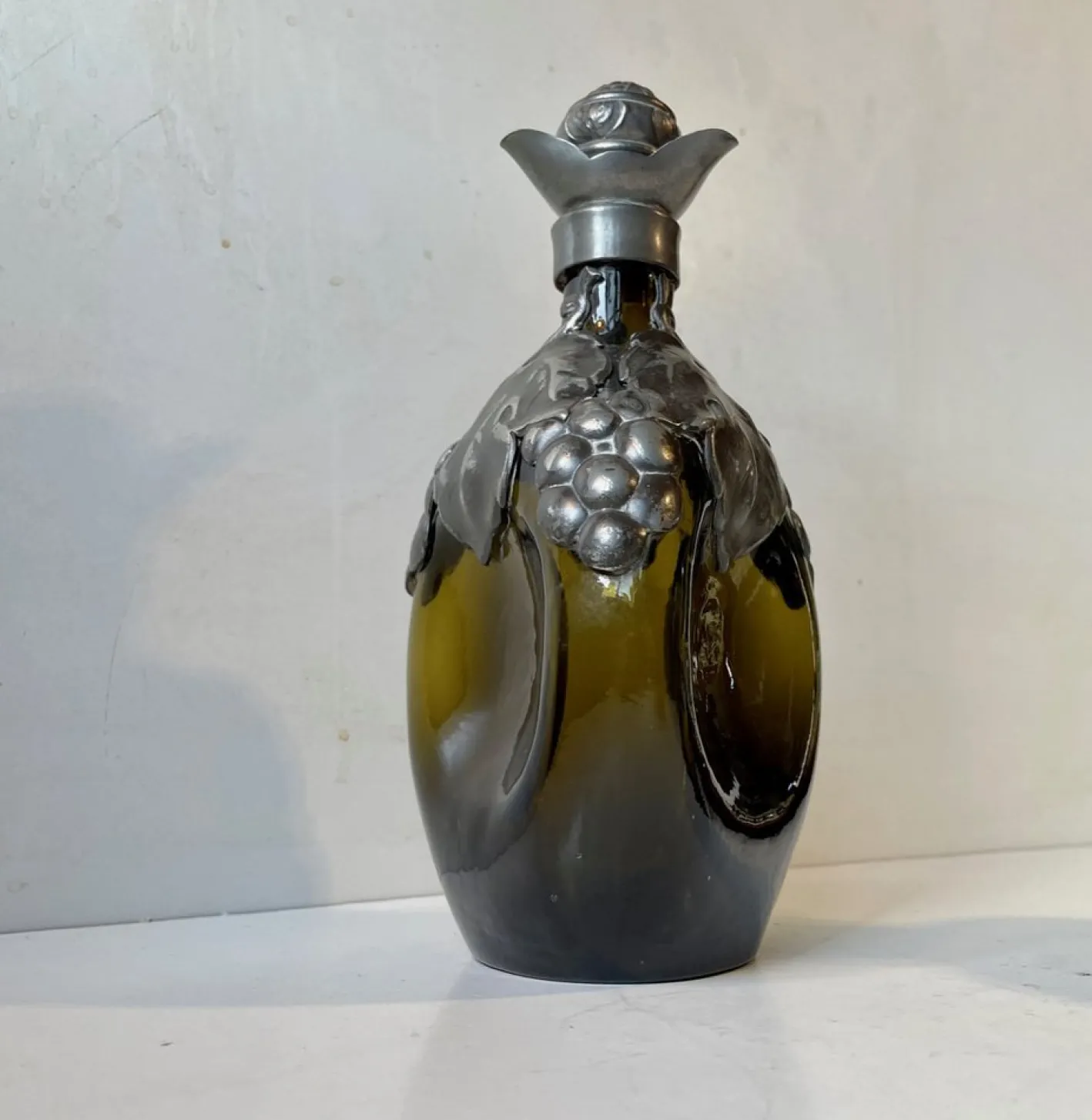 Dänische Karaffen aus Grünem Glas & Zinn, 1910er, 2er Set