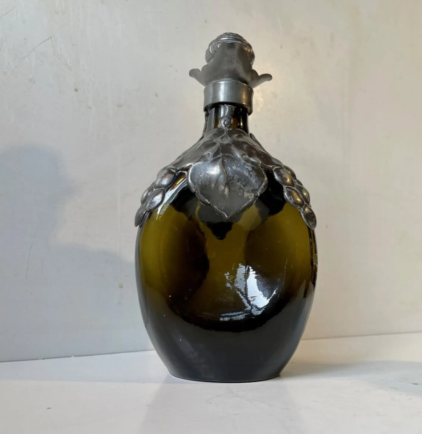 Dänische Karaffen aus Grünem Glas & Zinn, 1910er, 2er Set