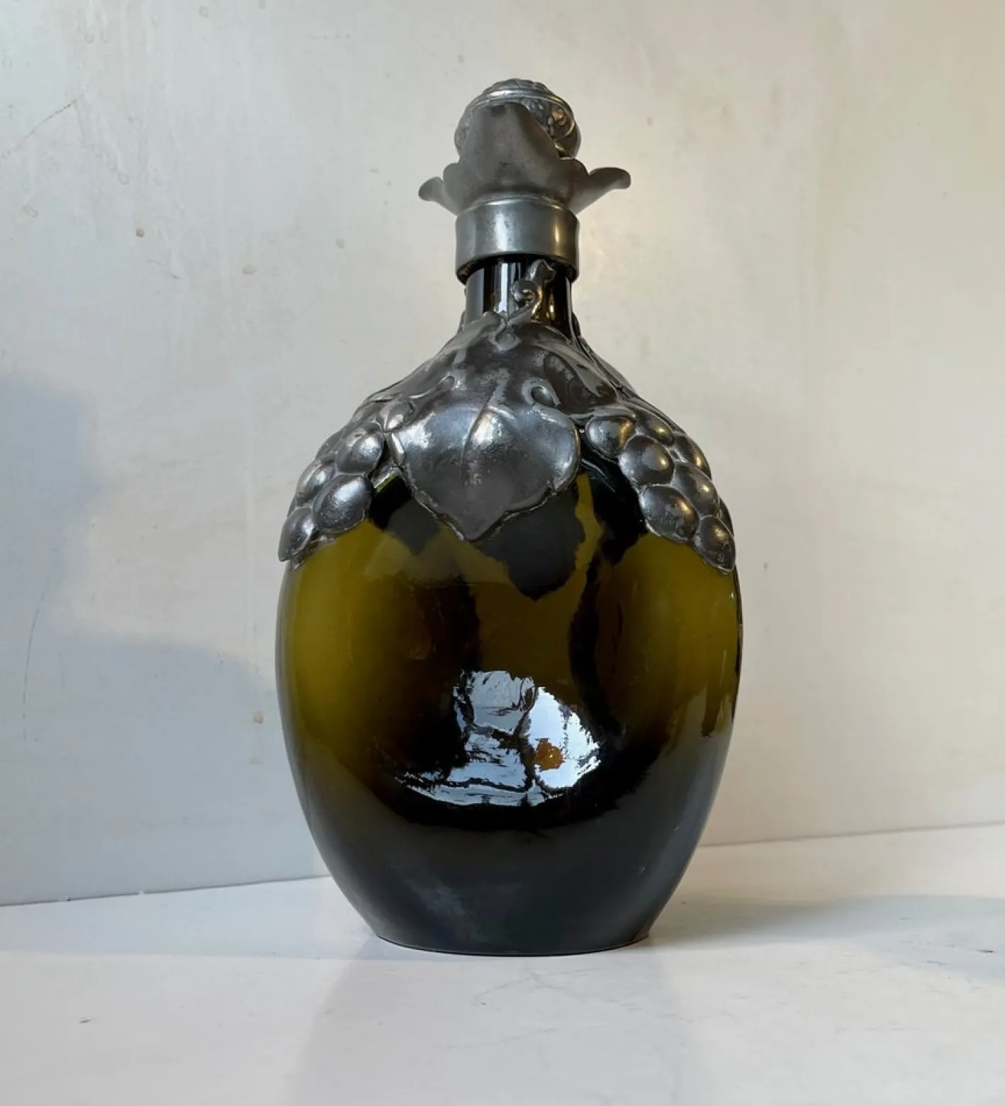 Dänische Karaffen aus Grünem Glas & Zinn, 1910er, 2er Set