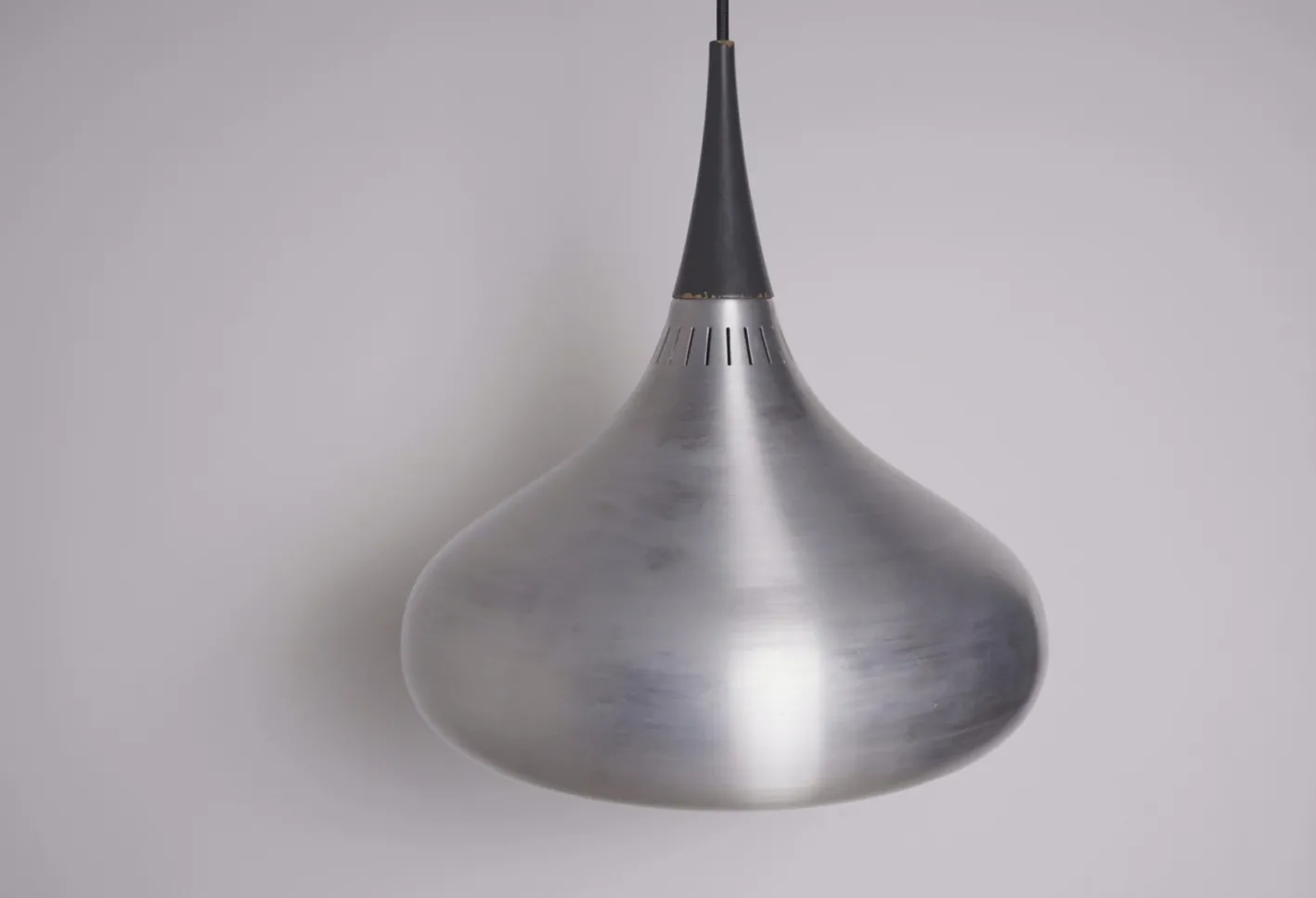 Dänische Mid-Century Aluminium Hängelampe von Jo Hammerborg für Fog & Mørup, 1960er