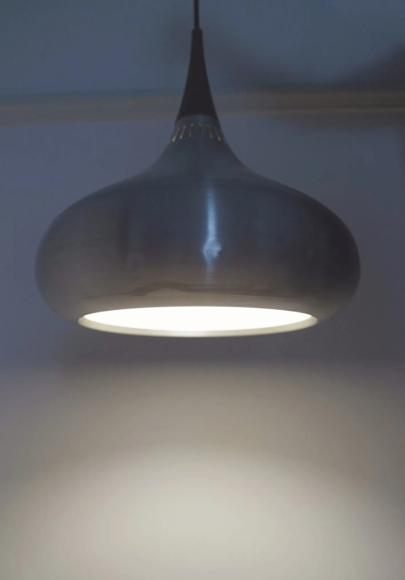 Dänische Mid-Century Aluminium Hängelampe von Jo Hammerborg für Fog & Mørup, 1960er