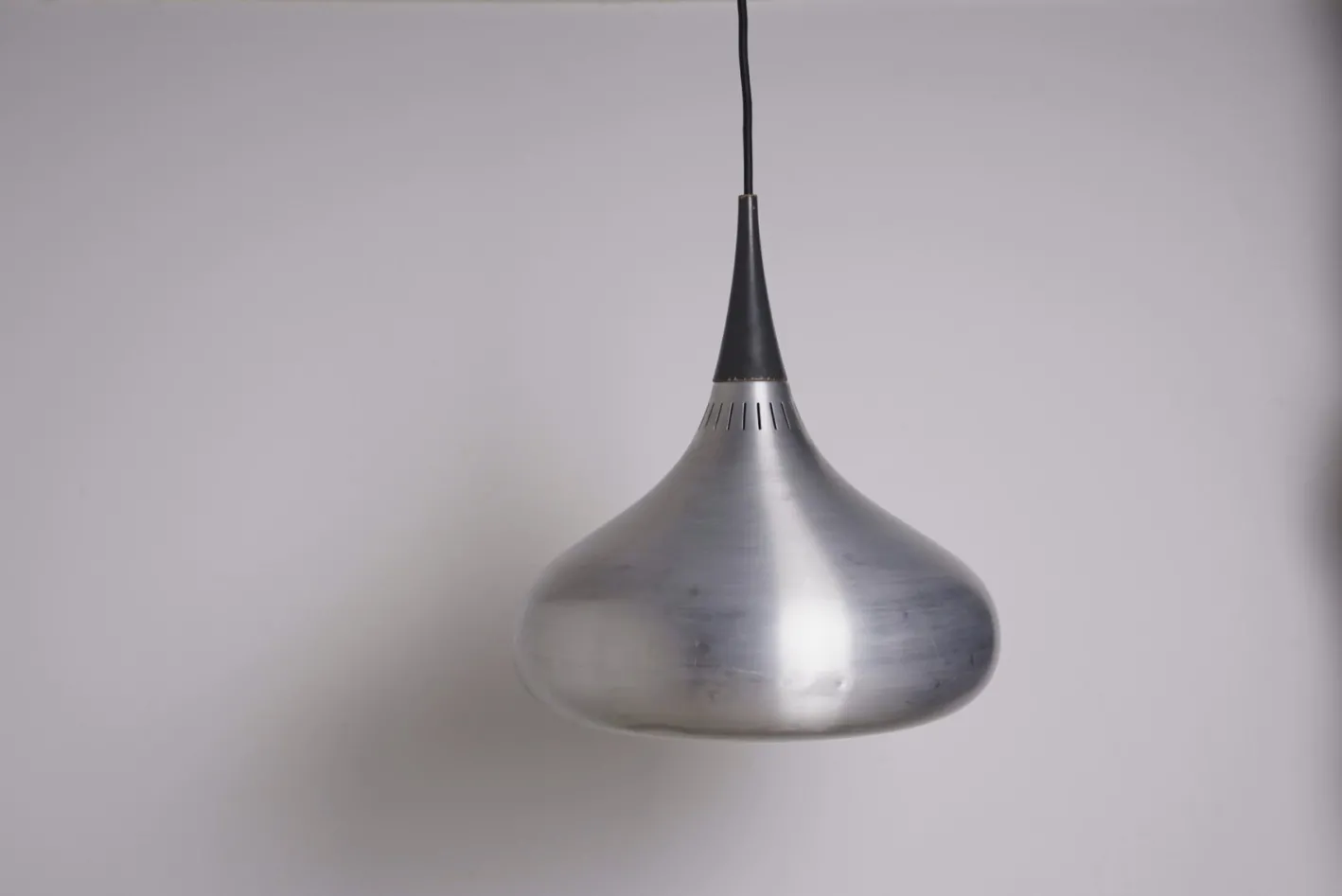 Dänische Mid-Century Aluminium Hängelampe von Jo Hammerborg für Fog & Mørup, 1960er