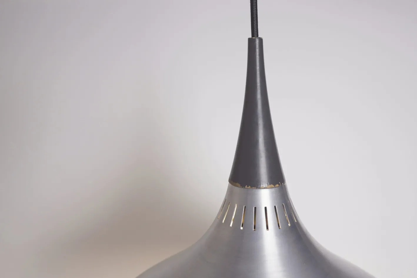 Dänische Mid-Century Aluminium Hängelampe von Jo Hammerborg für Fog & Mørup, 1960er