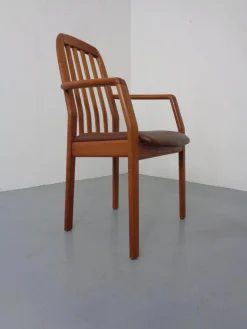 Dänischer Armlehnstuhl aus Teak & Leder von Dyrlund, 1970er