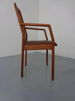 Dänischer Armlehnstuhl aus Teak & Leder von Dyrlund, 1970er