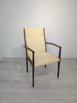 Dänischer Mid-Century Armlehnstuhl aus Holz im modernen Stil, 1960er