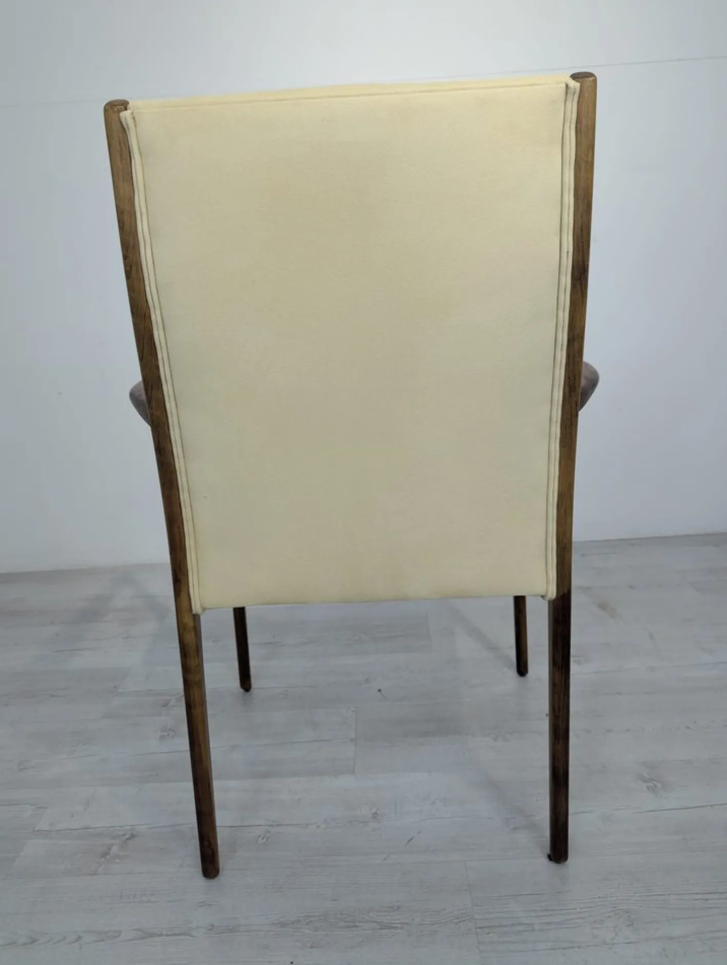Dänischer Mid-Century Armlehnstuhl aus Holz im modernen Stil, 1960er