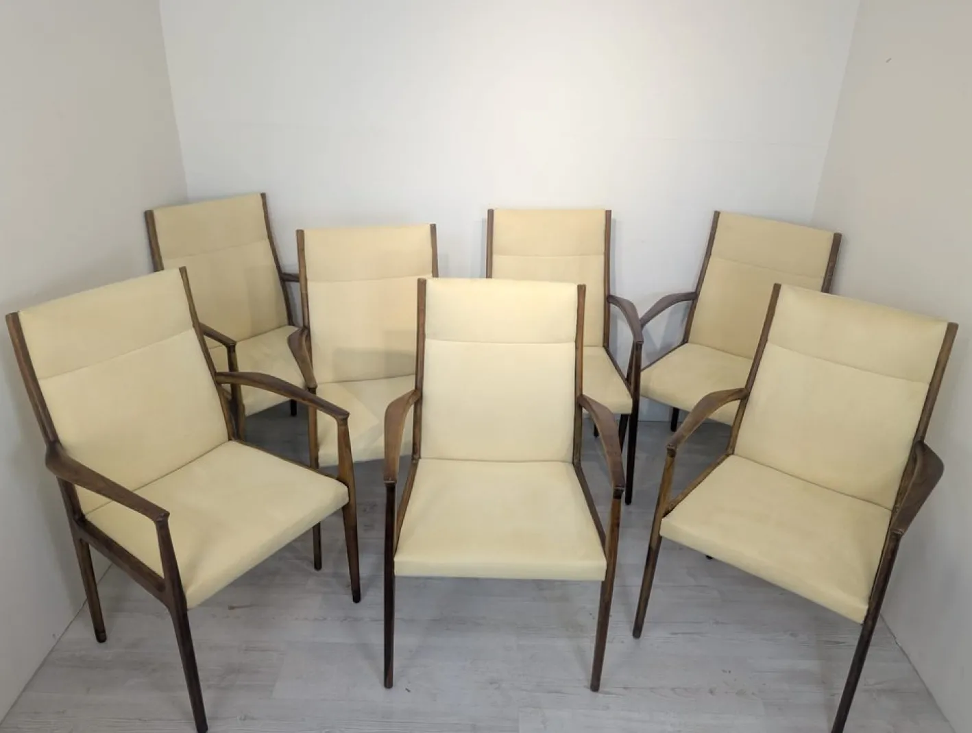 Dänischer Mid-Century Armlehnstuhl aus Holz im modernen Stil, 1960er