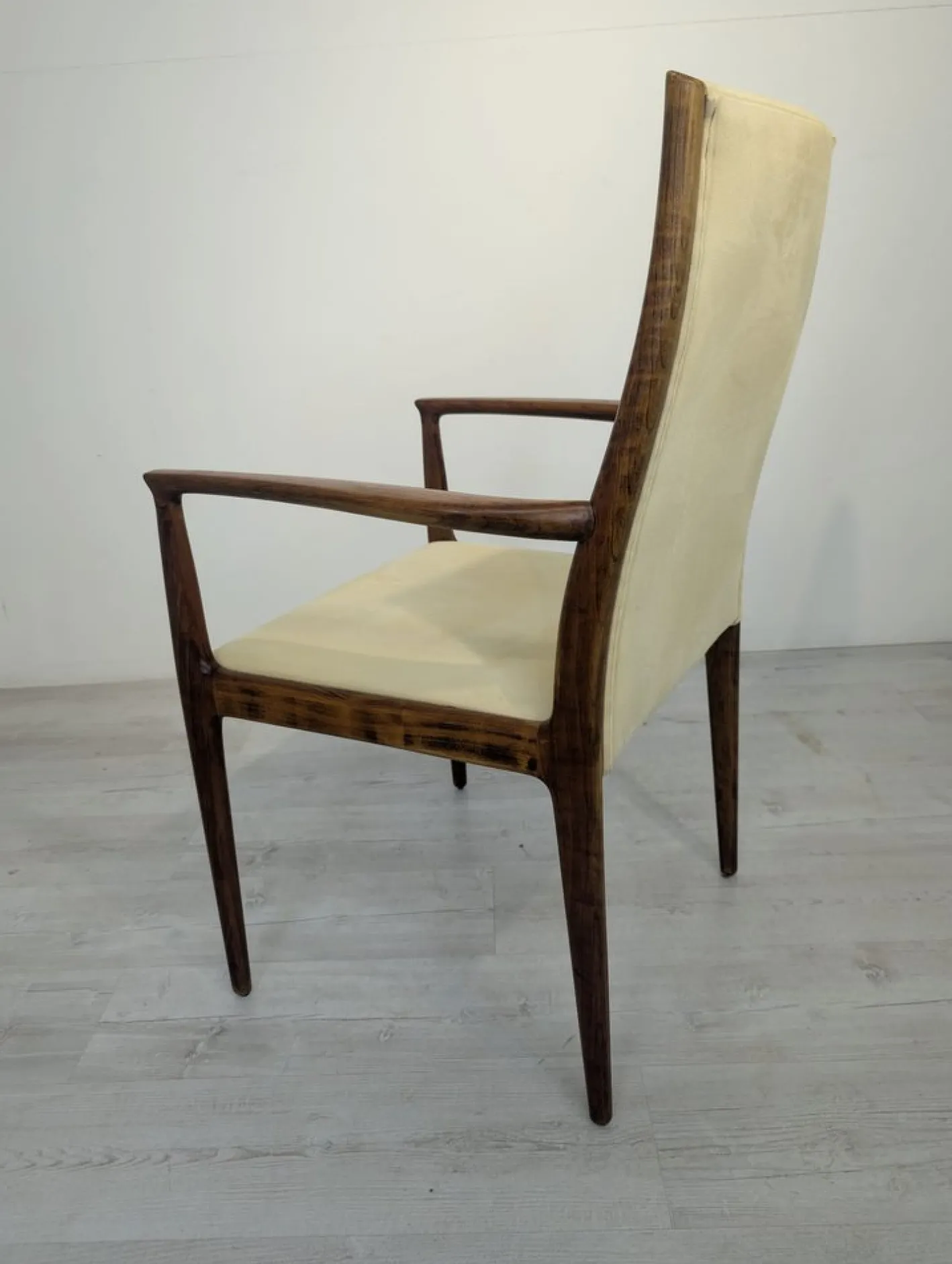 Dänischer Mid-Century Armlehnstuhl aus Holz im modernen Stil, 1960er