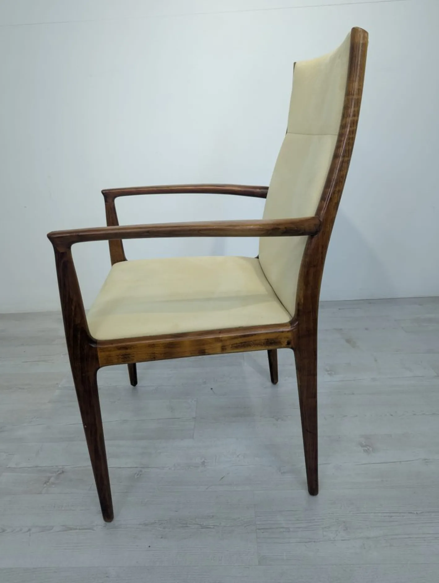 Dänischer Mid-Century Armlehnstuhl aus Holz im modernen Stil, 1960er