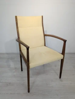 Dänischer Mid-Century Armlehnstuhl aus Holz im modernen Stil, 1960er